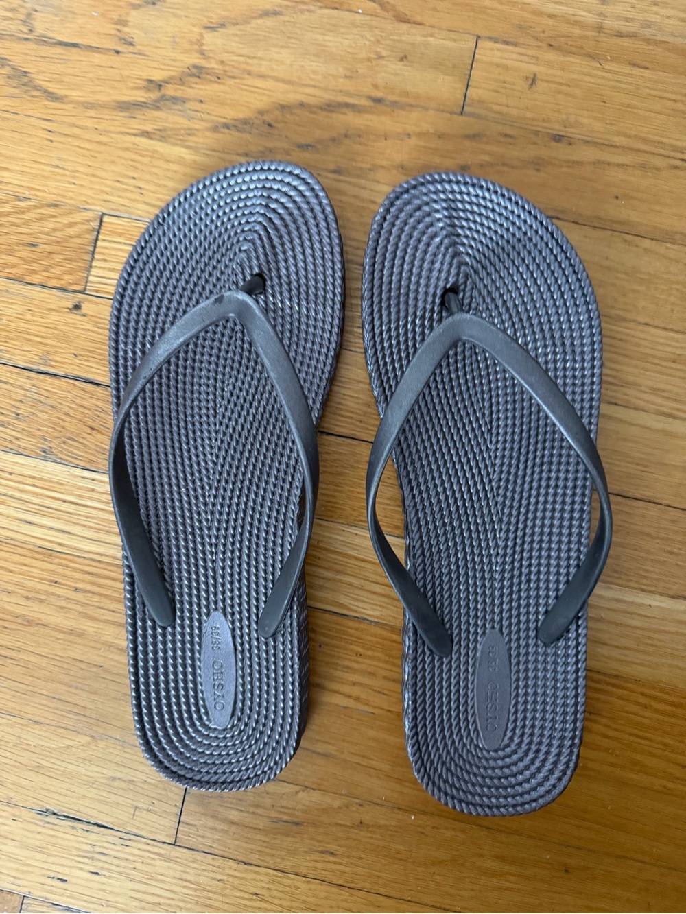 Gray Textured Flip Flops - Unbranded